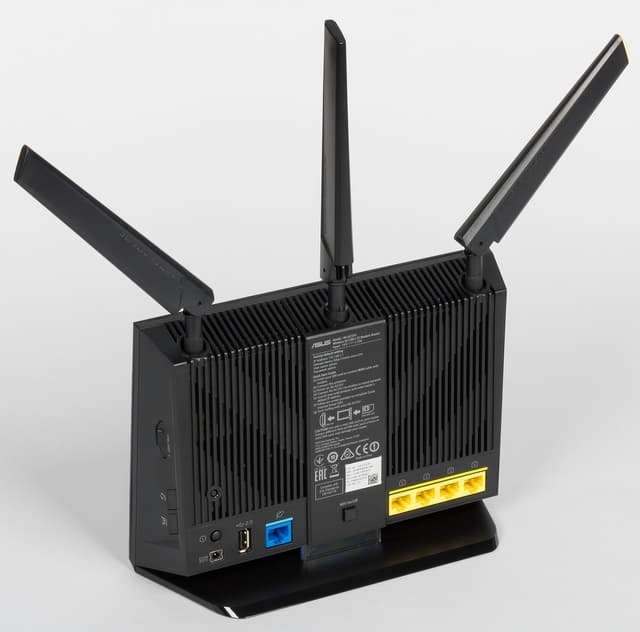 Внешний вид Asus 4G-AC55U