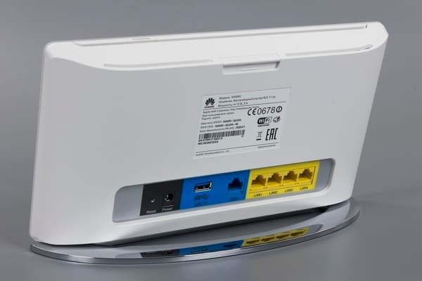 Внешний вид Huawei WS880