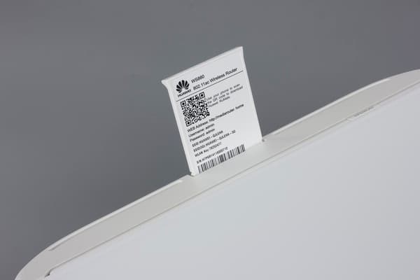 Внешний вид Huawei WS880