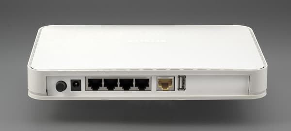 Внешний вид беспроводного роутера Netgear WNDRMAC