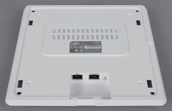 Внешний вид точки доступа Ubiquiti UniFi AP AC