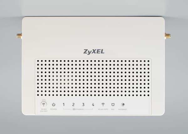 Интернет-центр ZyXEL P660HN EE: Верхняя панель