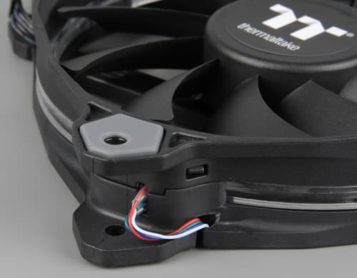 Riing 12 RGB Radiator Fan TT Premium Edition
