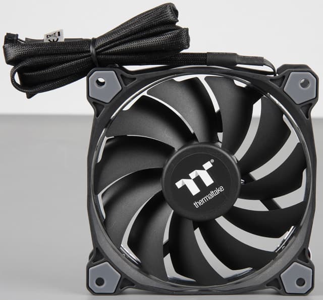 Riing 12 RGB Radiator Fan TT Premium Edition