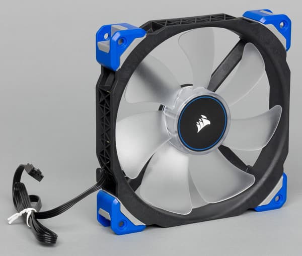 Corsair ML140 Pro LED Blue Corsair ML140 Pro LED Blue