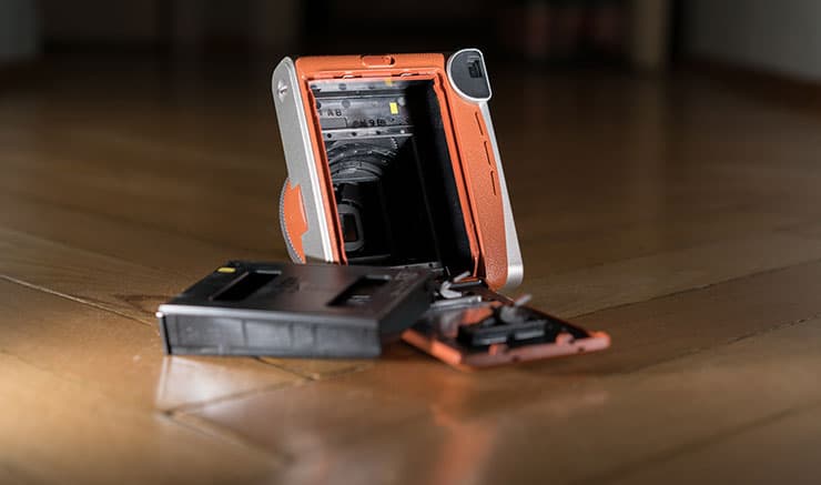 Фотокамера Fujifilm instax mini 90 Neo Classic с мгновенной печатью снимков