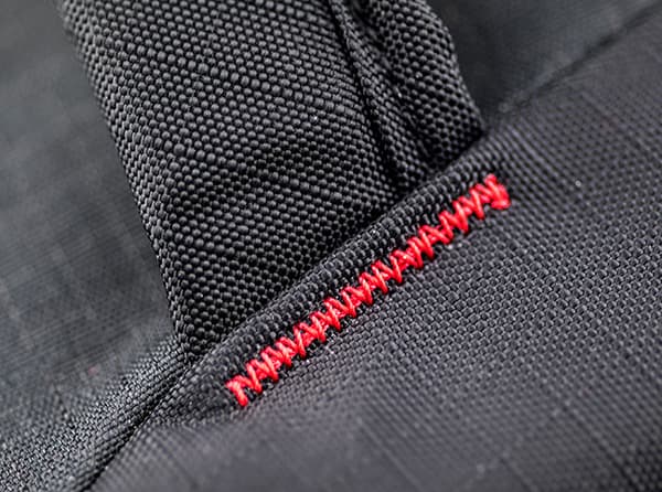 Двойная отстрочка вшивных ручек прямым швом и пружинной «змейкой»