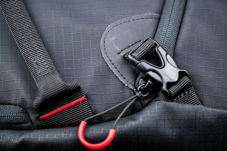 Вшитые эластичные лоскуты в местах возможной «пробы на разрыв»