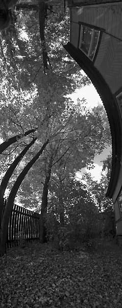 Камера вращается вокруг горизонтальной оси