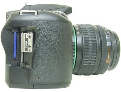 Pentax K100. Вид справа