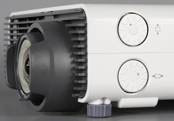 Проектор Canon Xeed WUX450ST, объектив