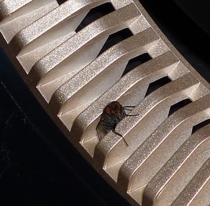 Проектор Sony VPL-VW500ES, решетка вокруг объектива Проектор Sony VPL-VW500ES, решетка вокруг объектива