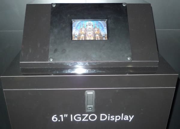 Мобильные новинки CES 2013