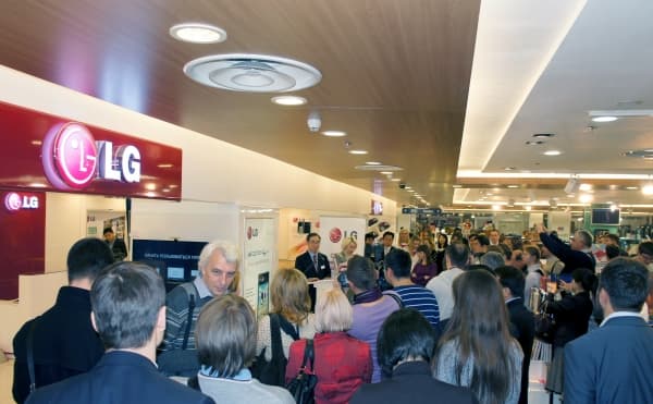 Открытие фирменного магазина LG