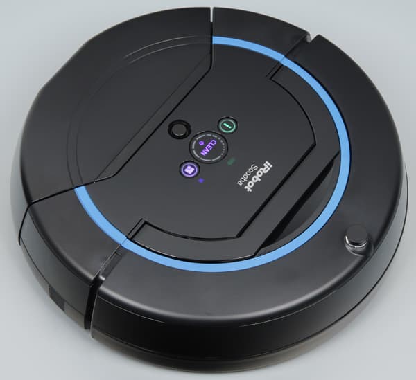 Моющий робот-пылесос iRobot Scooba 450, вид сверху Моющий робот-пылесос iRobot Scooba 450, вид сверху
