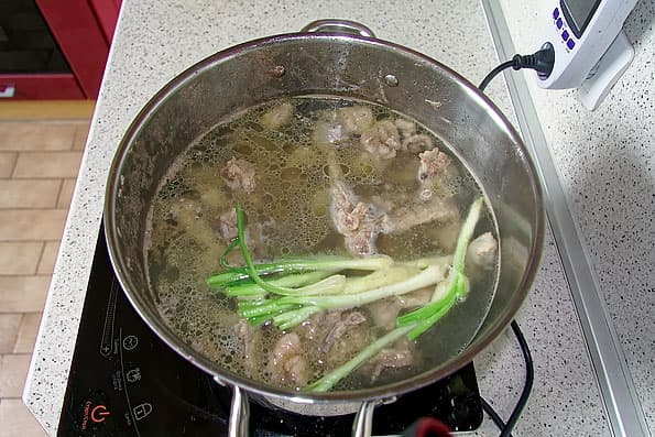 Индукционная плитка KitFort KT-106