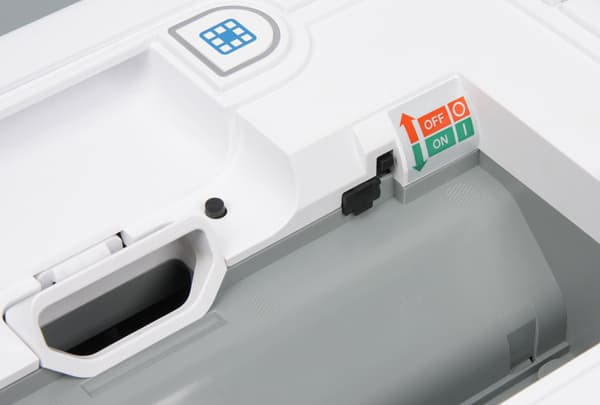 Neato Botvac 85, выключатель питания