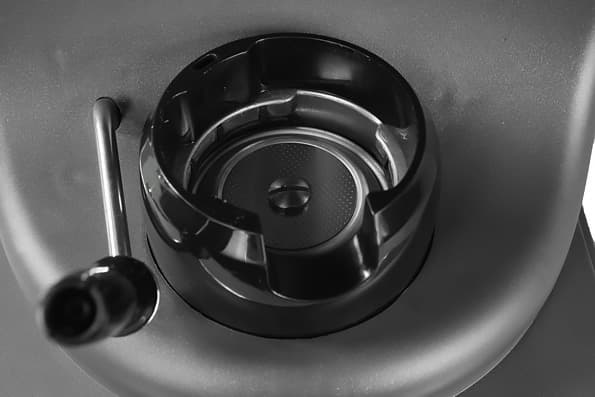 рожковая кофеварка Redmond RCM-1503