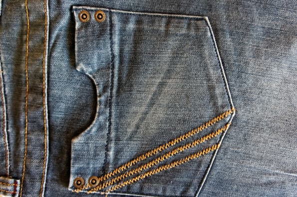 Утюг Redmond SkyIron C250S с управлением через Bluetooth