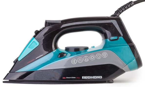 Утюг Redmond SkyIron C250S с управлением через Bluetooth