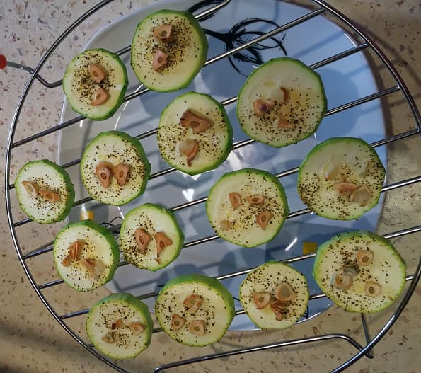 Микроволновая печь с грилем и конвекцией Redmond RM-2502D