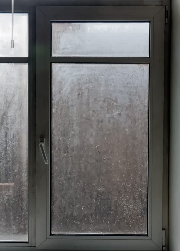 Робот для мойки окон Redmond RV-RW001