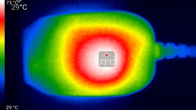 Пылесос Redmond RV-UR340. Теплоснимок адаптера
