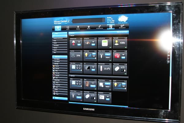 Интерфейс контроллера Fibaro Home Center 2