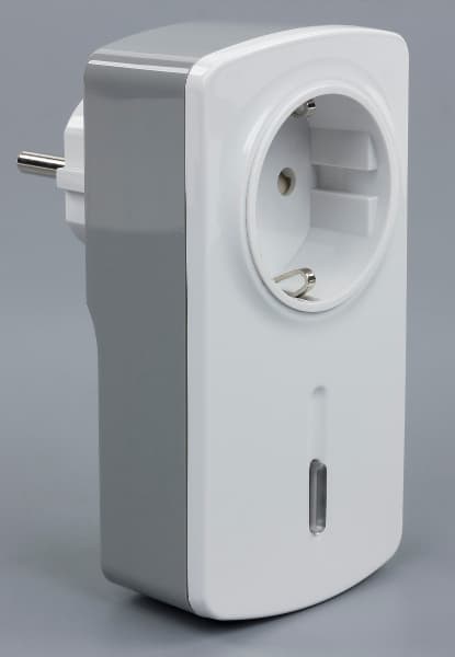 Проходной выключатель в розетку