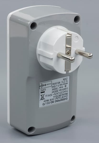 Проходной выключатель в розетку