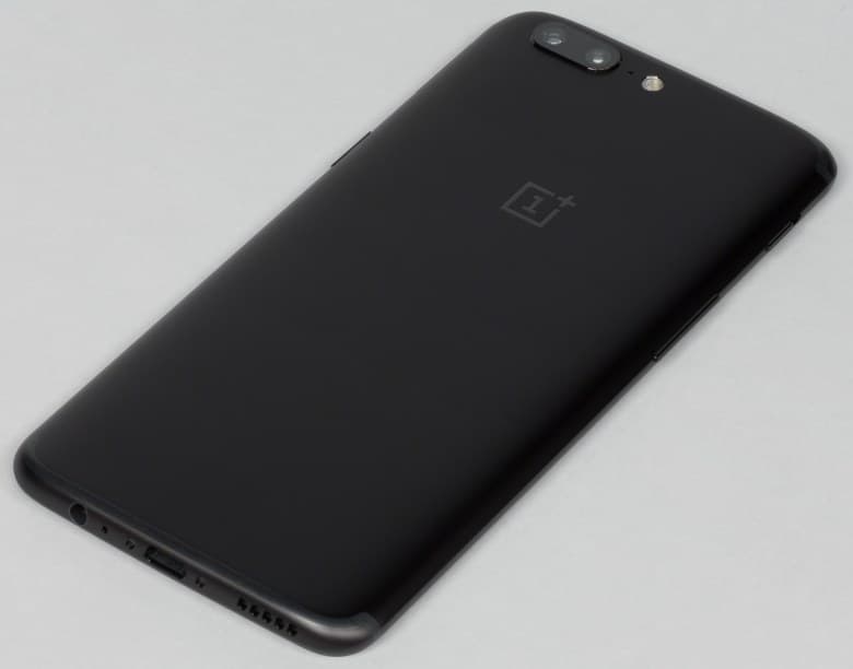 задняя сторона смартфона OnePlus 5