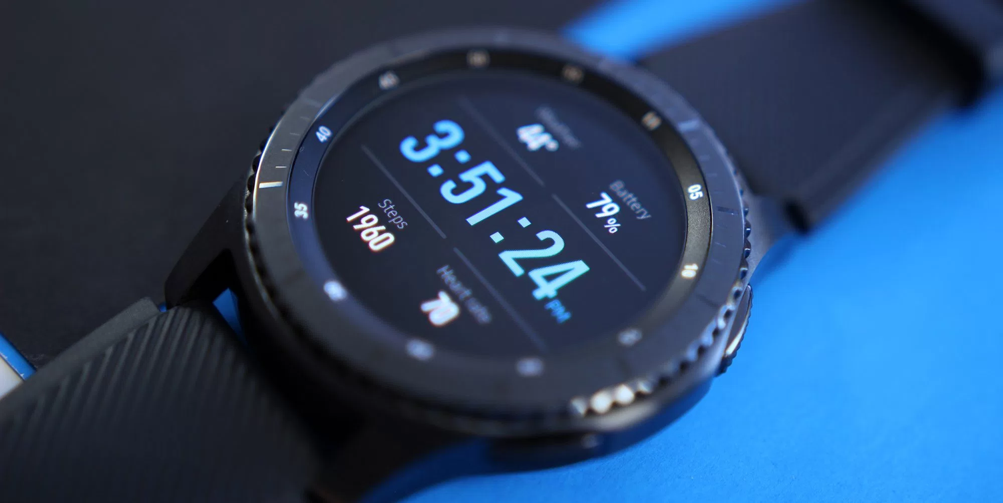 Обновление для Samsung Gear S3 увеличивает время работы без подзарядки