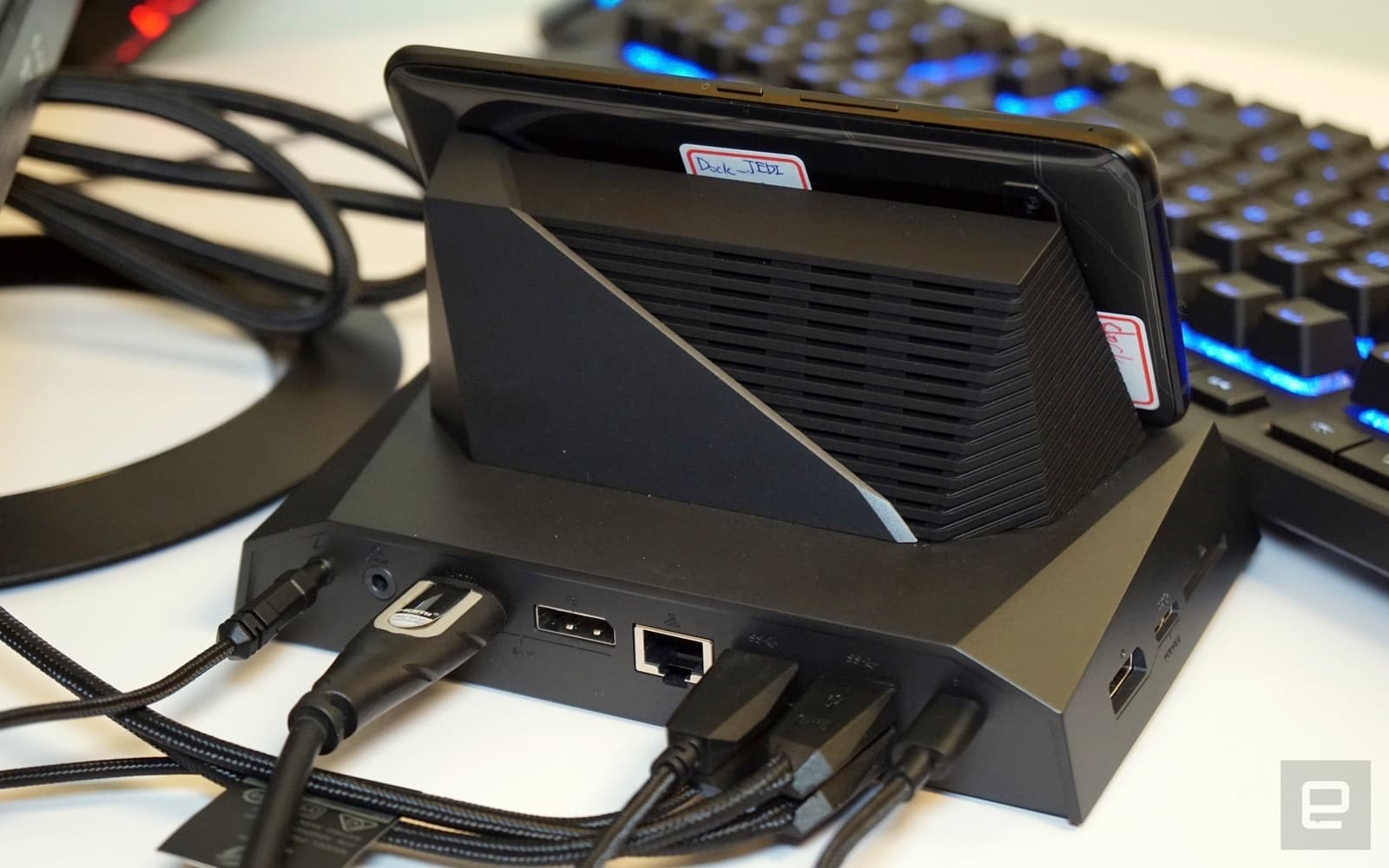 Asus ROG Phone — самый игровой из игровых смартфонов