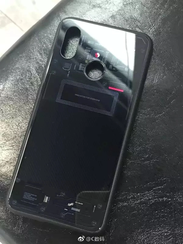 Чехол для Xiaomi Mi 8 имитирует заднюю панель Mi 8 Explorer Edition