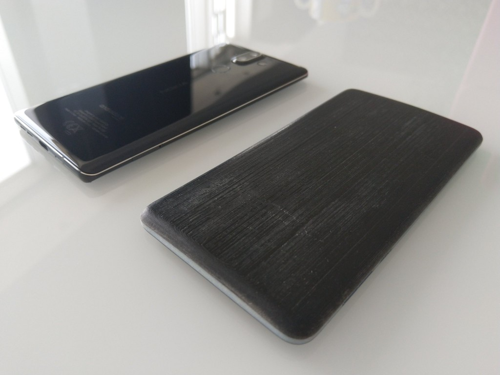 Опубликованы фотографии прототипов смартфонов Nokia 8 Sirocco, Nokia 1 и Nokia 8110 