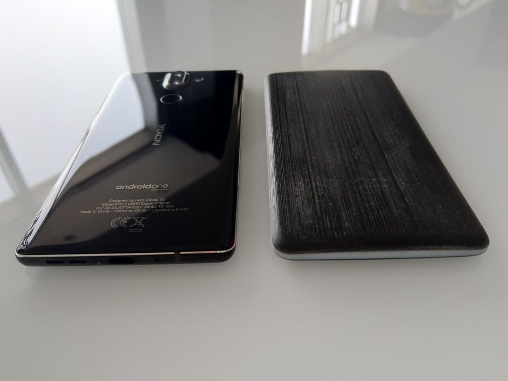 Опубликованы фотографии прототипов смартфонов Nokia 8 Sirocco, Nokia 1 и Nokia 8110 