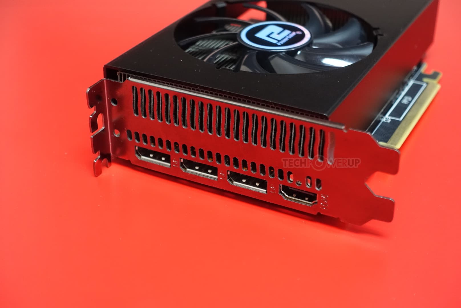 Фотогалерея дня: 3D-карта PowerColor Radeon RX Vega 56 Nano