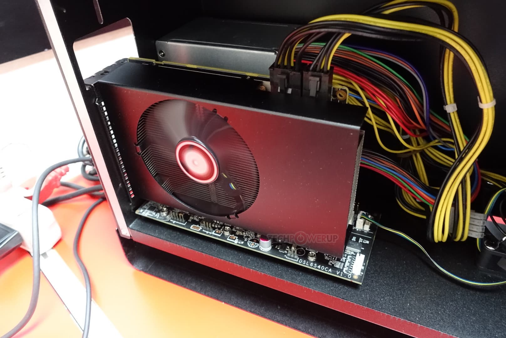 Фотогалерея дня: 3D-карта PowerColor Radeon RX Vega 56 Nano