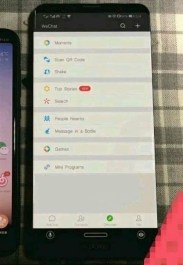 Фото дня: смартфон Huawei Mate 20 с экраном, как у Samsung