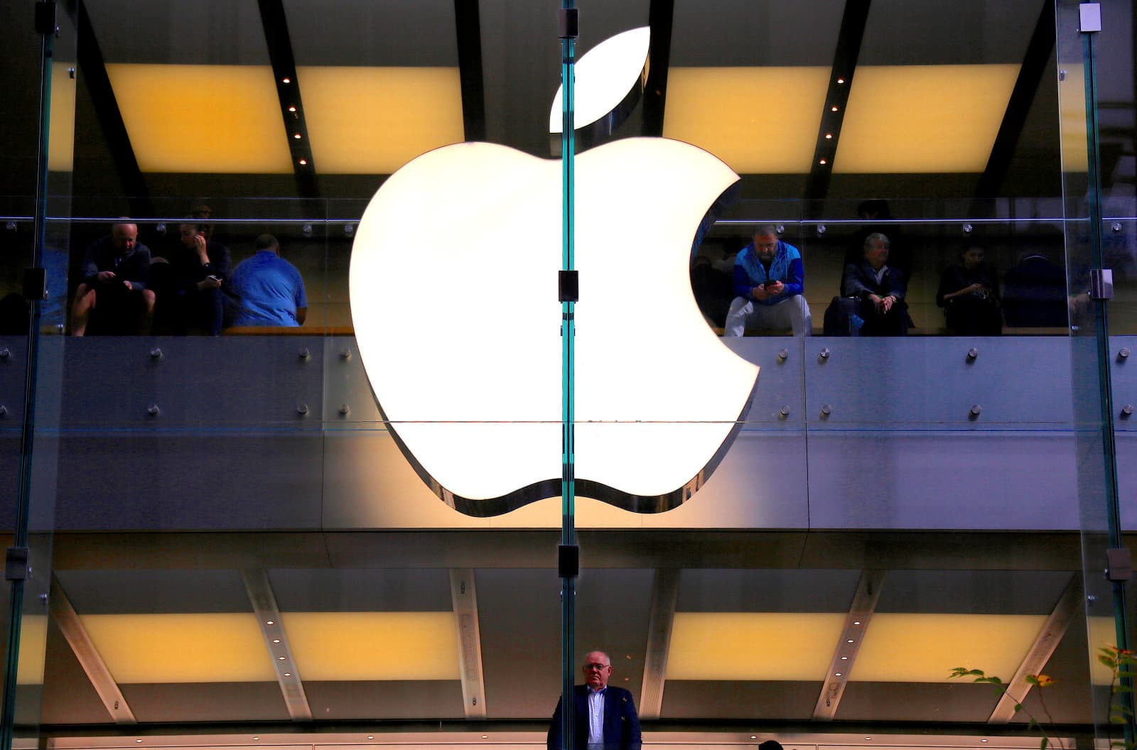 Разработкой самоуправляемых автомобилей Apple займется бывшая сотрудница Waymo