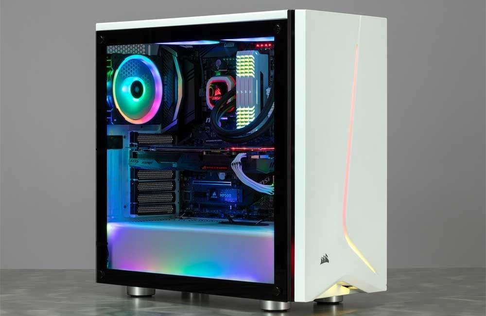 Боковая панель компьютерного корпуса Corsair Carbide SPEC-06 RGB изготовлена из стекла