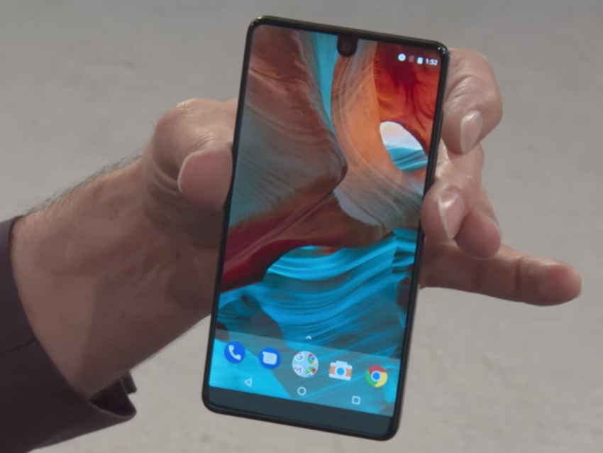 Новый флагман Huawei будет <del>пугать</del> удивлять «глазом» вместо «брови»