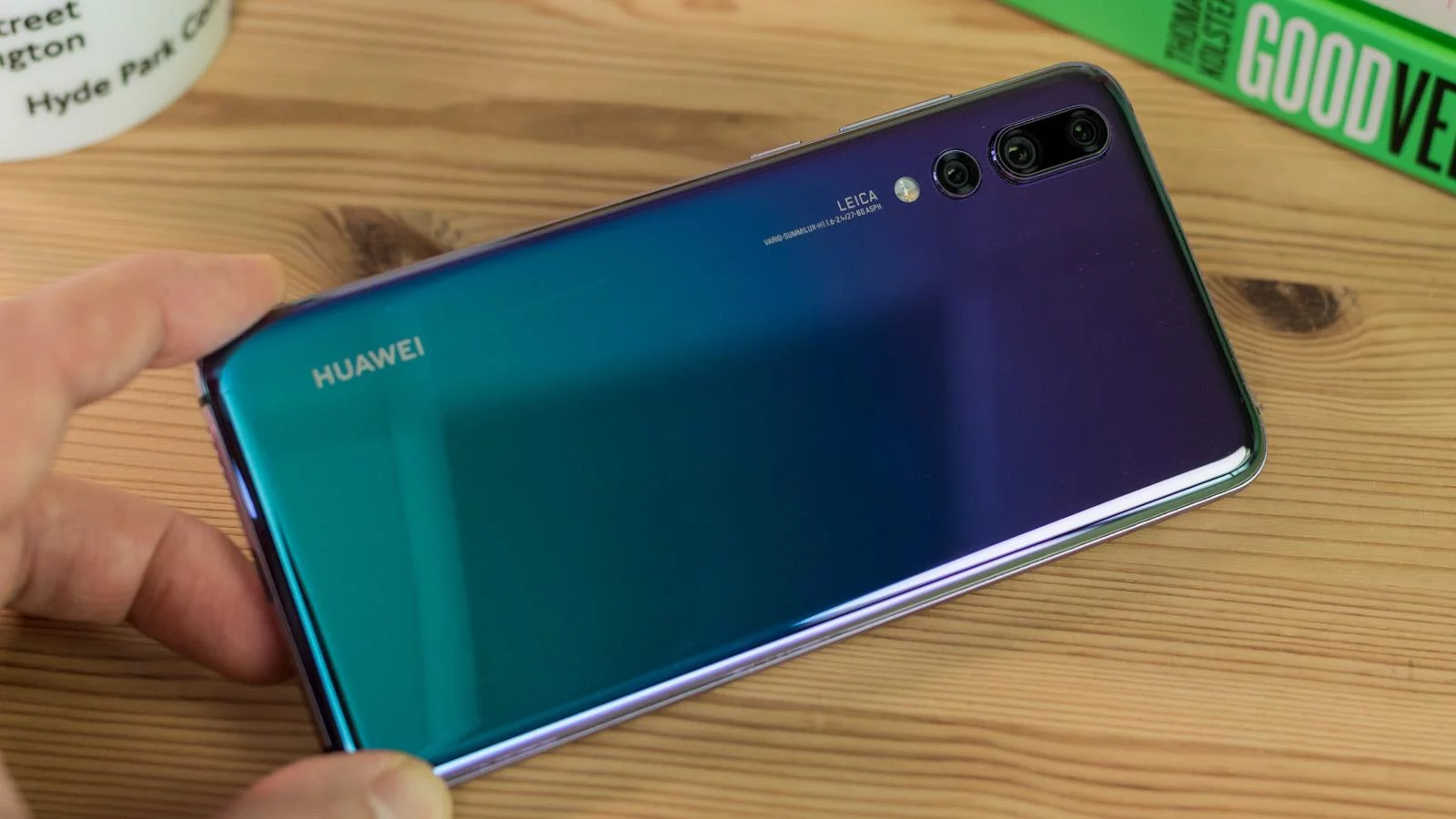 Лучший камерофон Huawei P20 Pro продолжает дешеветь