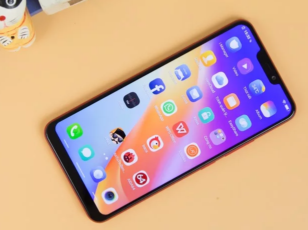 Vivo обновила бюджетный смартфон Y81, добавив в него сканер отпечатков пальцев