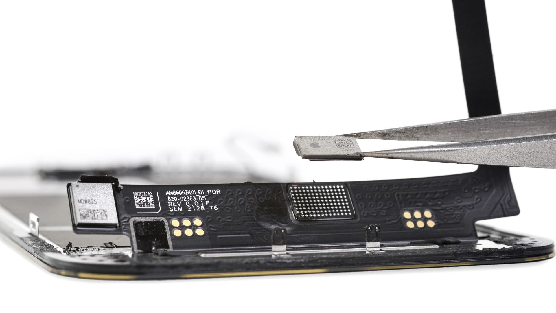 Новая ловушка Apple может навсегда изменить индустрию. Поменять экран iPhone 13 без «убийства» Face ID в неофициальном сервисе практически невозможно