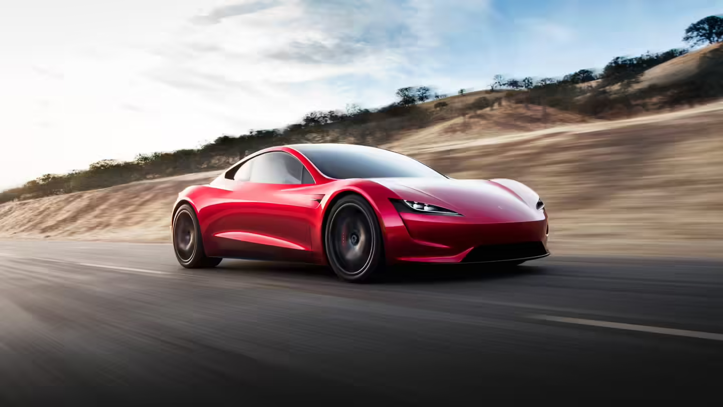 Спорткар Tesla Roadster доступен для предзаказа за 50 000 долларов. Но полная цена автомобиля в несколько раз выше