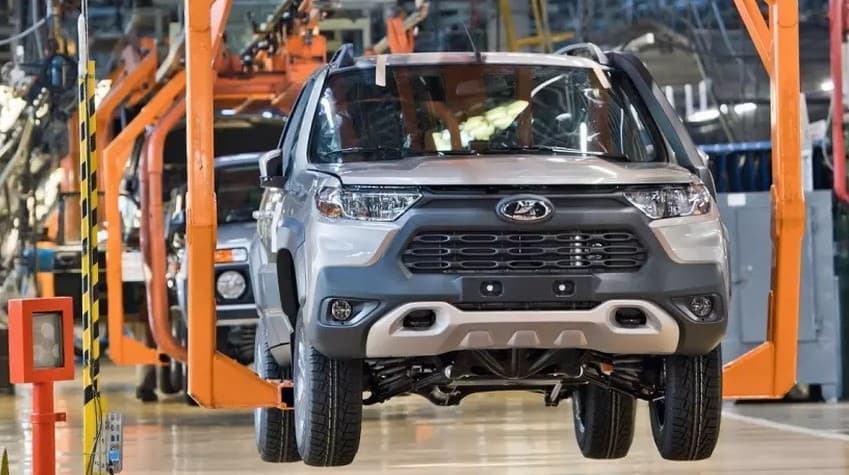 АвтоВАЗ оригинально решает проблему кадрового голода. Завод запустил акцию «Приведи друга»