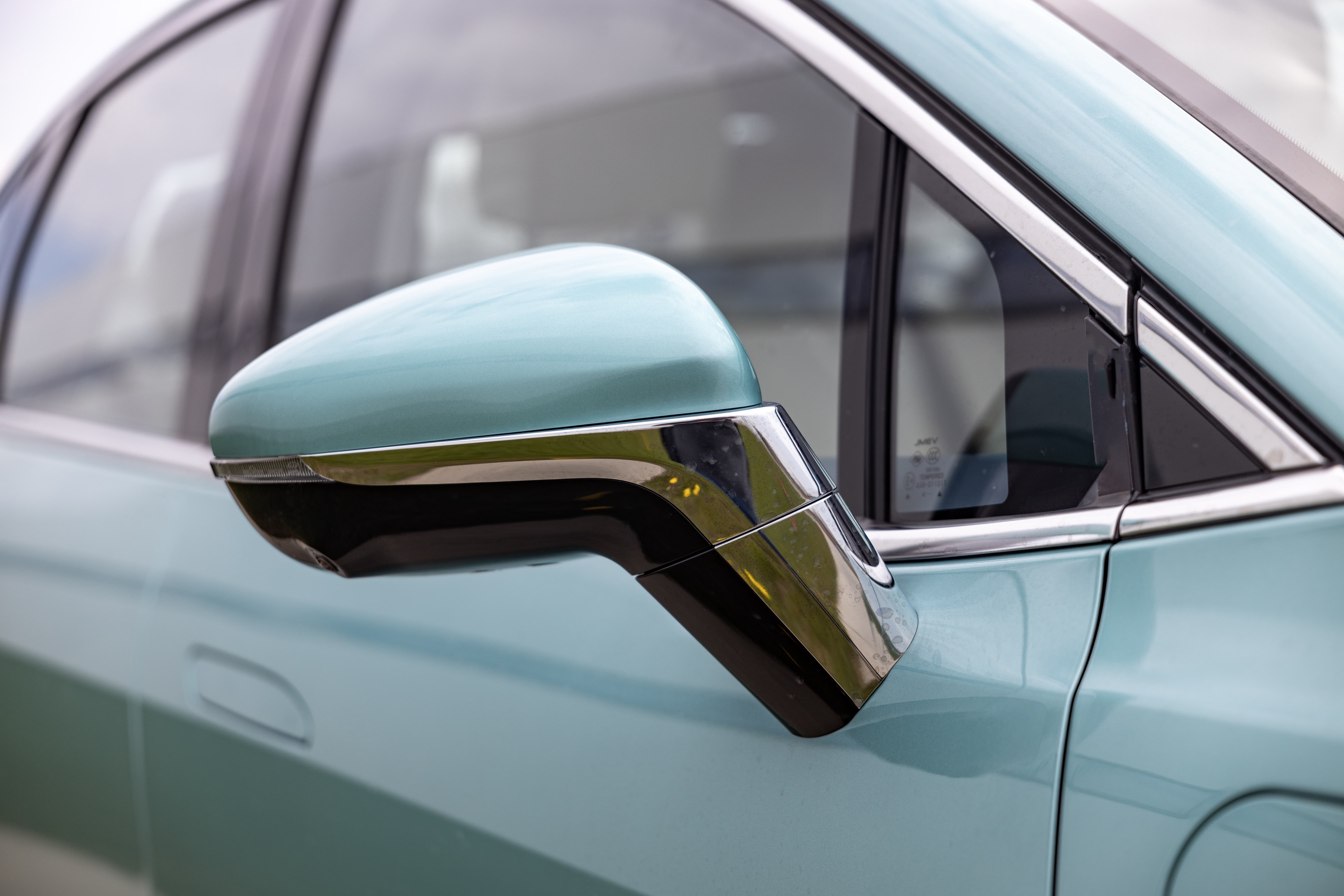 Российский электромобиль, который смог: «АмберАвто А5», опередивший Zeekr 001 и ставший самым продаваемым в РФ, нарастил продажи на порядок за последний год