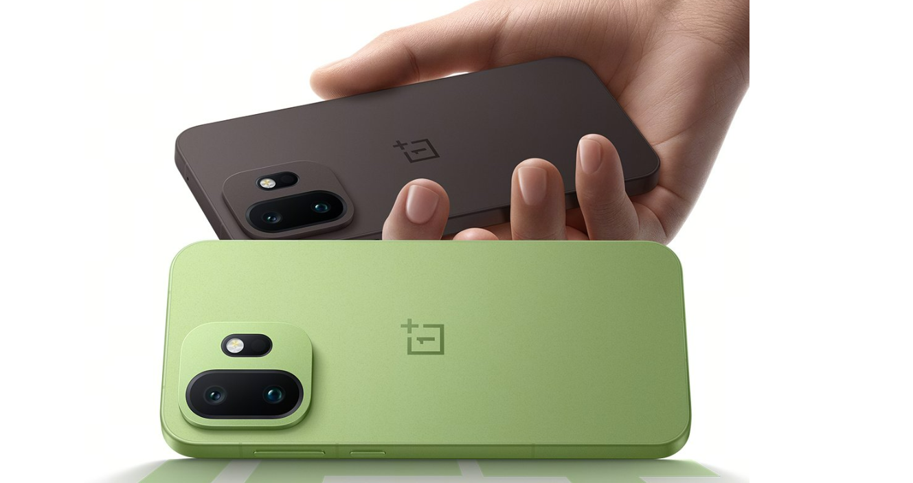 «Мощный смартфон с маленьким экраном», АКБ на 7500 мАч и зарядкой 100 Вт. OnePlus 15T показали в разных вариантах