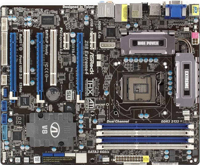 Плата ASRock Z68 Extreme4 сверху